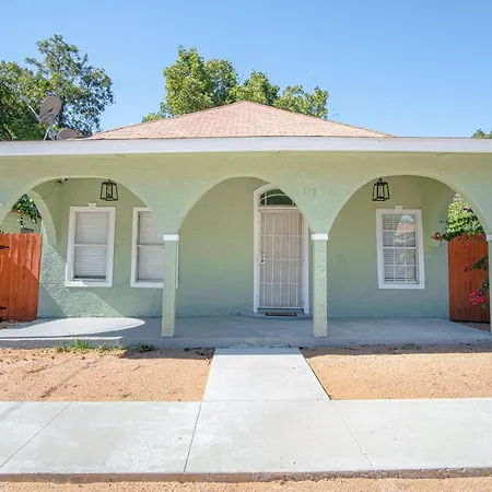 3 Br1 Ba Remodeled Home Near Downtown